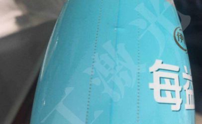 武漢三工激光打標(biāo)機(jī)在果汁飲料熱封標(biāo)簽上的多功能應(yīng)用